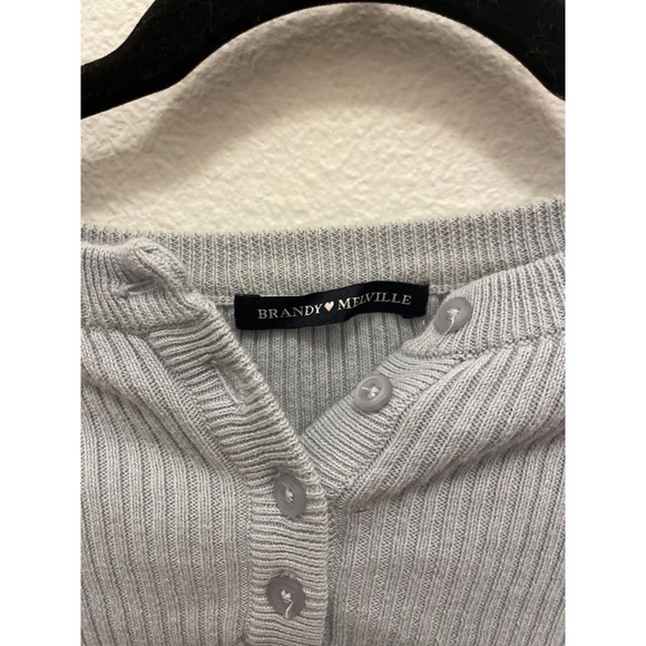 Brandy Melville crop top long sleeve t-shirt - Picture 3 of 3